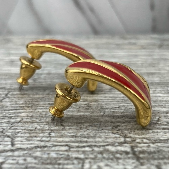 EUC MONET Vintage signed red enamel and gold tone pierced earrings. - Picture 4 of 11